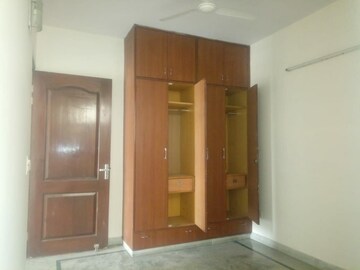 Room in 2 BHK Apartment at Hindon Vihar, Sector 49 – for Sale