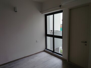 Room in 4 BHK Apartment at Birla Navya, Sector 63a – for Rent