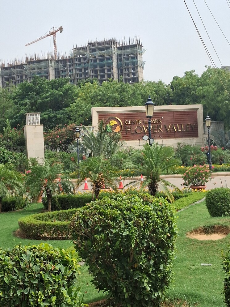 Garden, central-park-lake-front-towers 2.5 Bedroom 1093 Sq.Ft. Apartment In Sohna Sector 33 Gurgaon 8761193