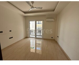 Room in 3 BHK Builder Floor at Pyramid Square 67A, Sector 67 – for Sale