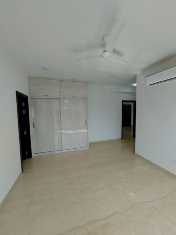 Room in 3 BHK Apartment at Kalpataru Radiance, Goregaon West – for Sale