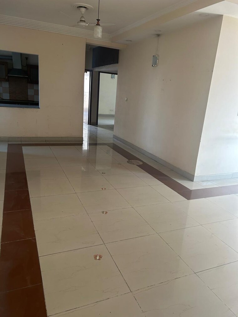 Room, sector 50 6+ Bedroom 450 Sq.Mt. Villa In Sector 50 Noida 8761225