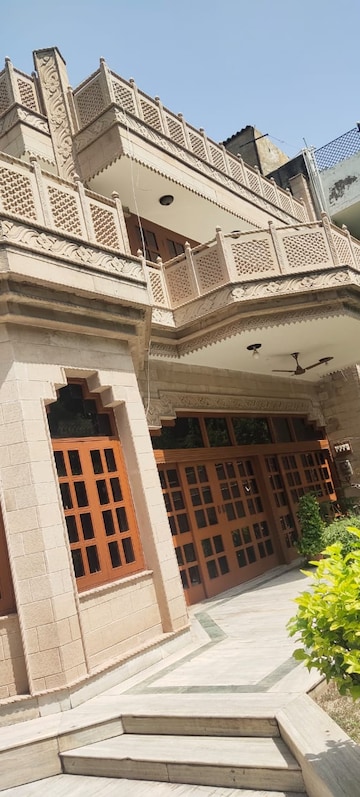 6+ BHK Villa – Exterior View View at Sector 50 - for Sale