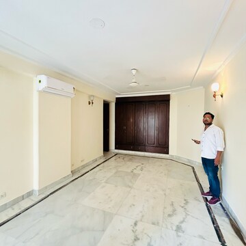 Room in 3 BHK Apartment at Ambience Island Lagoon, National Media Center – for Rent