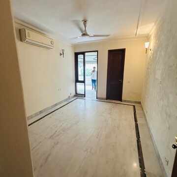 Room in 3 BHK Apartment at Ambience Island Lagoon, National Media Center – for Rent