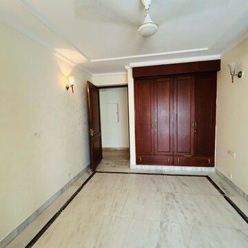 Room in 3 BHK Apartment at Ambience Island Lagoon, National Media Center – for Rent