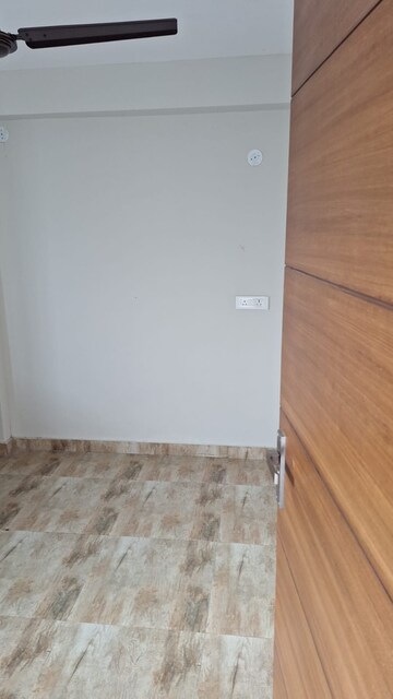 Room in 3 BHK Apartment at ROF Aalayas Phase 2, Sector 102 – for Rent
