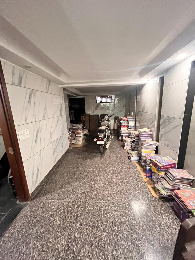  Parking, paschim vihar 2 Bedroom 756 Sq.Ft. Builder Floor In Paschim Vihar Delhi 8761370