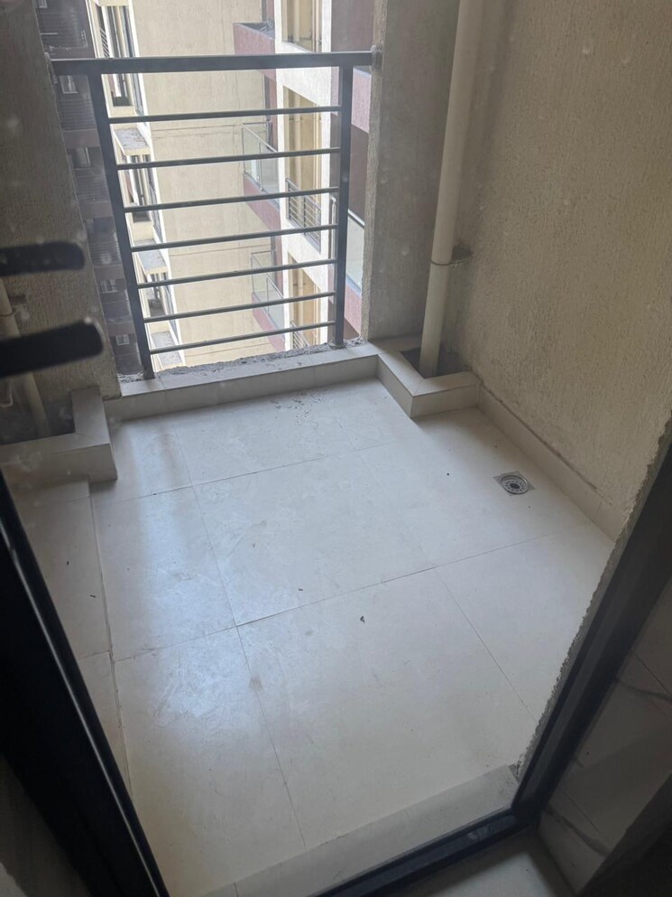 Balcony, risland-the-icon 3 Bedroom 1000 Sq.Ft. Apartment In Dhokali Thane 8761365