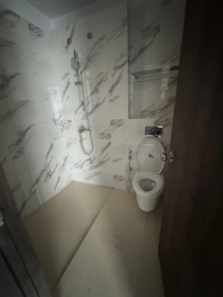 Bathroom, risland-the-icon 3 Bedroom 1000 Sq.Ft. Apartment In Dhokali Thane 8761365