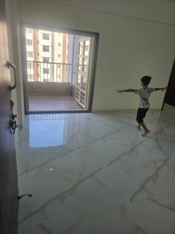 Room in 3 BHK Apartment at Mohan Nagar Co Op Society – for Rent