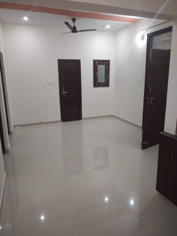 Room in 2 BHK Builder Floor at Kamta – for Rent