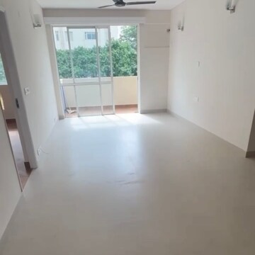 Room in 3 BHK Apartment at DLF Oakwood Estate, Sector 25 – for Rent