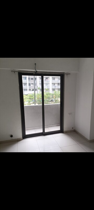 Room in 2 BHK Apartment at Terrace, Chandkheda – for Rent