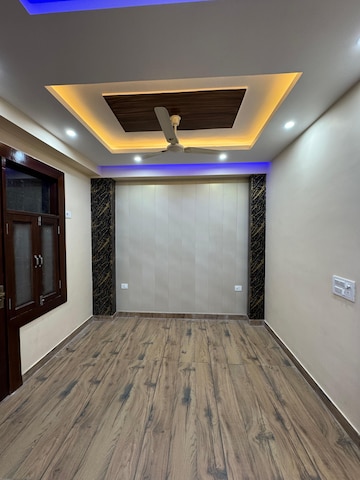 Bedroom in 4 BHK Apartment at RWA Apartments Sector 39, Sector 39 – for Rent