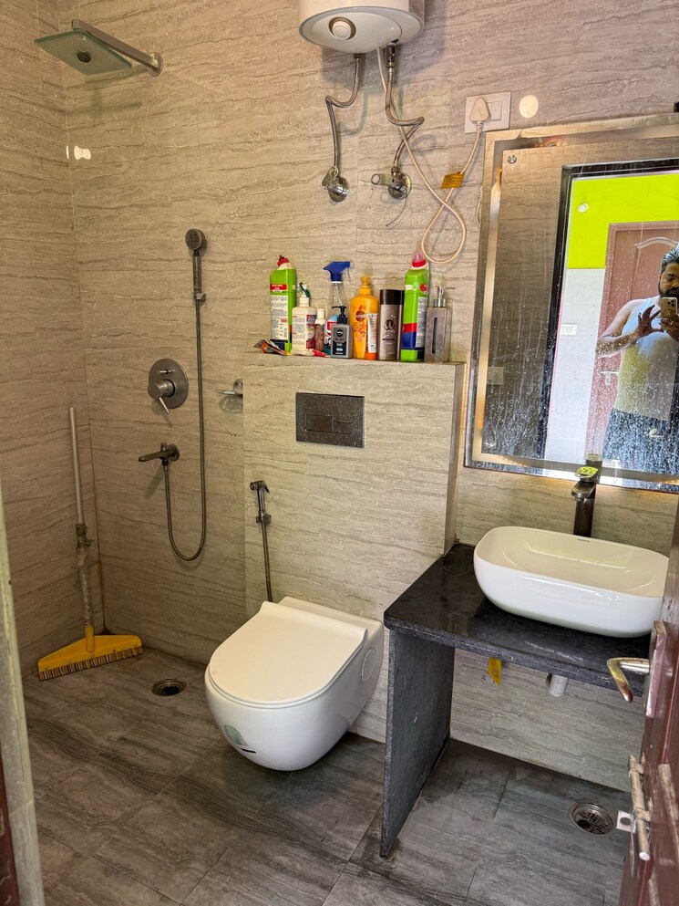 Bathroom, rwa-apartments-sector-45 2 Bedroom 162 Sq.Mt. Builder Floor In Sector 45 Noida 8761572