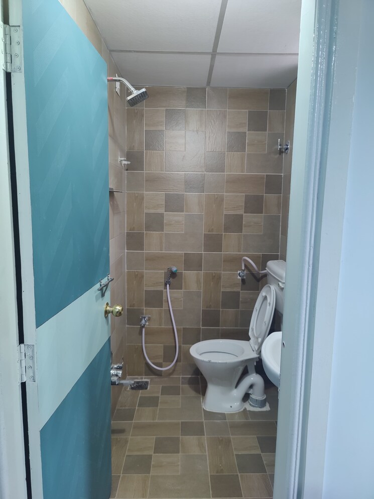 Bathroom, zundal 2 Bedroom 1215 Sq.Ft. Apartment In Zundal Ahmedabad 8761597