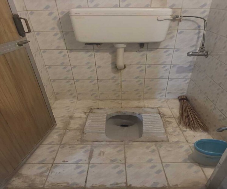 Bathroom, dadar east 2 Bedroom 750 Sq.Ft. Apartment In Dadar East Mumbai 8761622