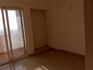 Room in 2 BHK Apartment at Amrapali Enchante, Tech Zone 4 Greater Noida – for Rent