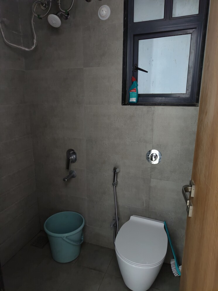 Bathroom, majestique-signature-towers 3 Bedroom 1200 Sq.Ft. Apartment In Balewadi Pune 8761636