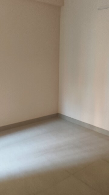 Room in 2.5 BHK Apartment at Amrapali Dream Valley, Tech Zone 4 Greater Noida – for Rent
