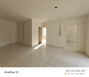 Room in 2 BHK Apartment at Mahaveer Celesse, Hunasamaranahalli – for Rent
