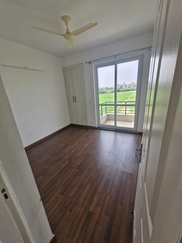 Room in 3 BHK Builder Floor at BPTP Parkland Pride, Sector 77 – for Rent