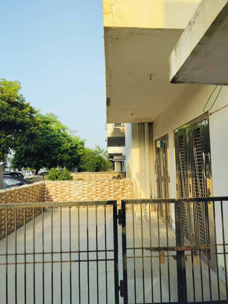 Exterior View, bptp-park-elite-floors 3 Bedroom 250 Sq.Yd. Builder Floor In Sector 85 Faridabad 8761755