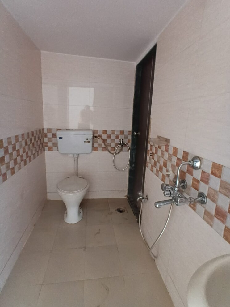 Bathroom, parsik nagar 2 Bedroom 970 Sq.Ft. Apartment In Parsik Nagar Thane 8761738