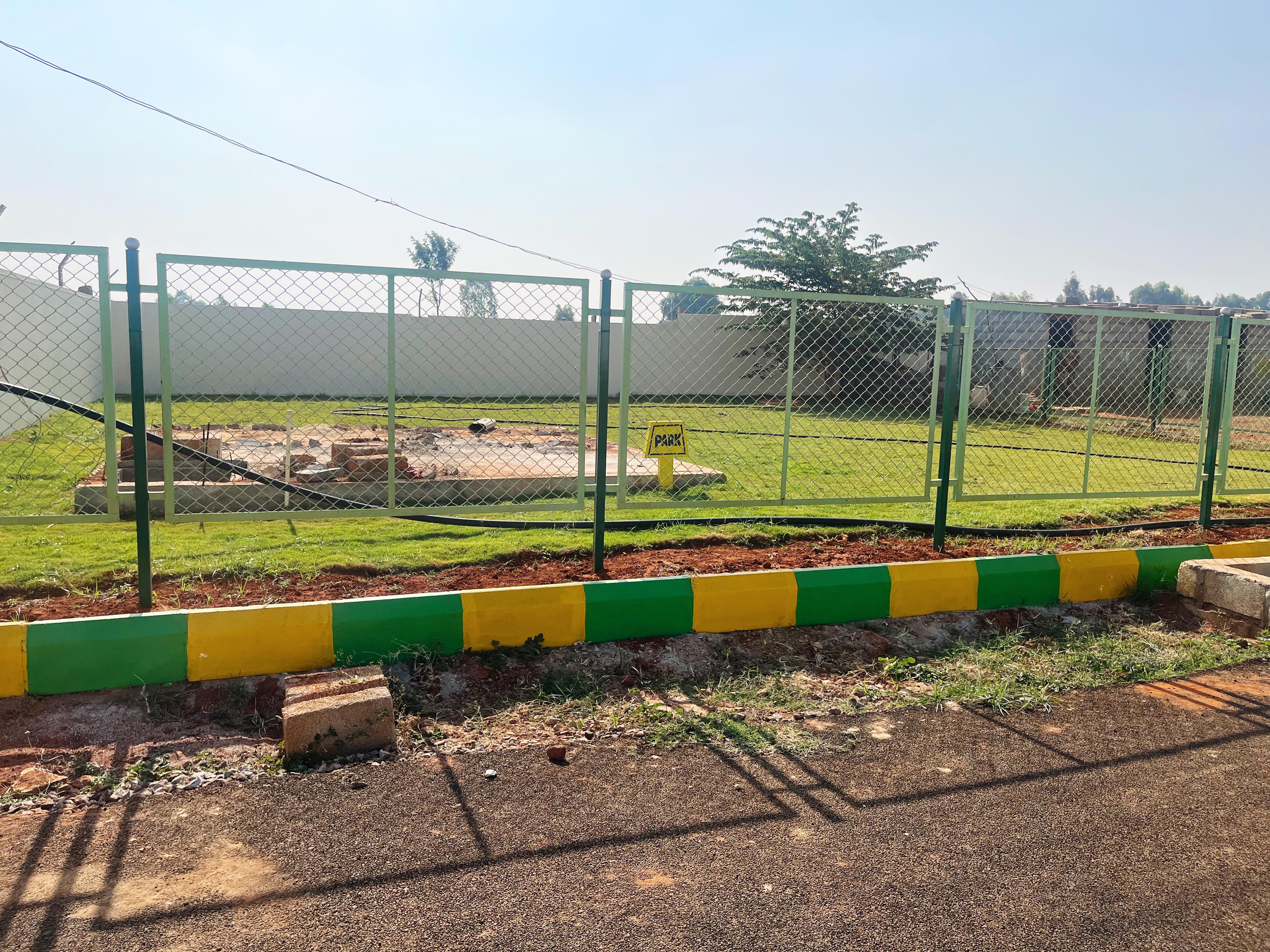 Plot For Sale in  Plot 2600sft Bcmcehs Lay