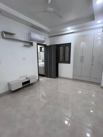 Room in 3 BHK Builder Floor at Vasant Kunj – for Rent