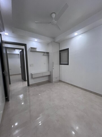 Room in 3 BHK Builder Floor at Vasant Kunj – for Rent