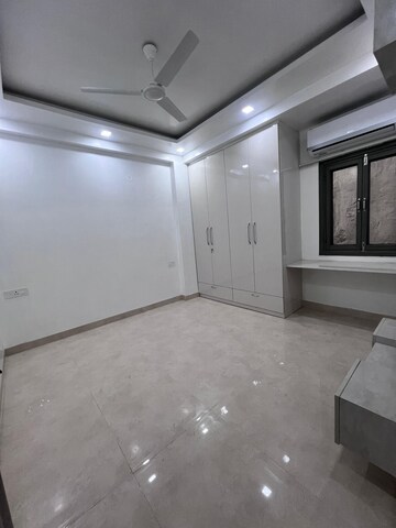 Room in 3 BHK Builder Floor at Vasant Kunj – for Rent