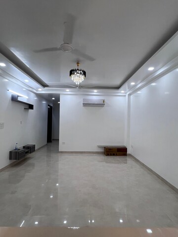 Room in 3 BHK Builder Floor at Vasant Kunj – for Rent