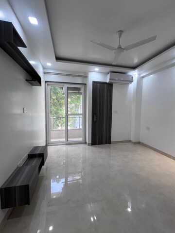 Room in 3 BHK Builder Floor at Vasant Kunj – for Rent