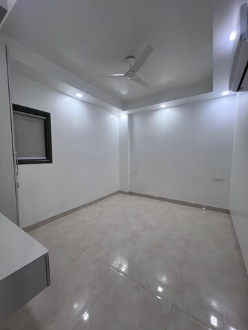 Room in 3 BHK Builder Floor at Vasant Kunj – for Rent
