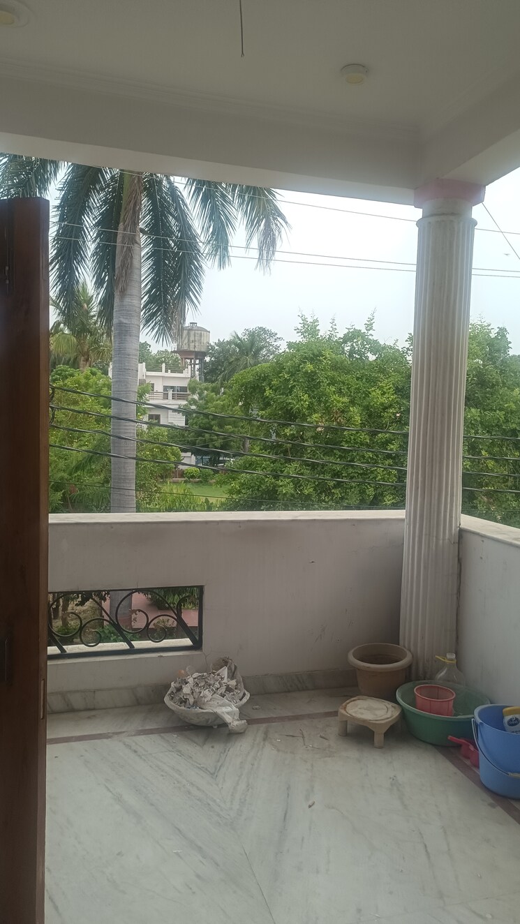 Balcony, indira nagar 2 Bedroom 1800 Sq.Ft. Builder Floor In Indira Nagar Lucknow 8761854