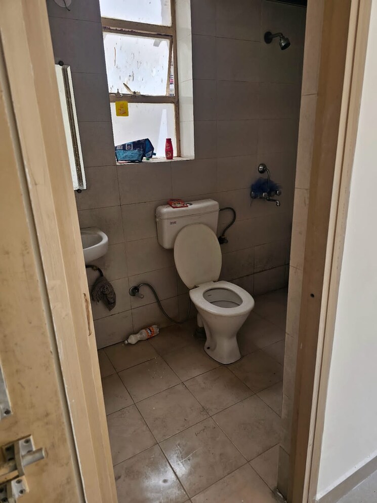 Bathroom, ats-triumph 3 Bedroom 2290 Sq.Ft. Apartment In Sector 104 Gurgaon 8761867