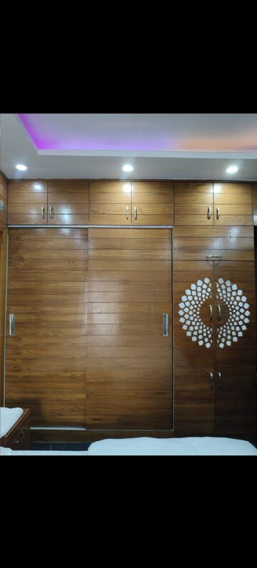 Furnished Amenities in 5 BHK Builder Floor at Greater Kailash – for Rent