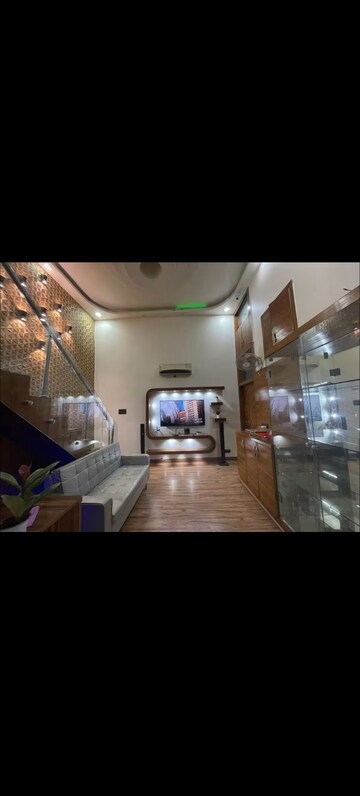 5 BHK Builder Floor For Rent in Greater Kailash I