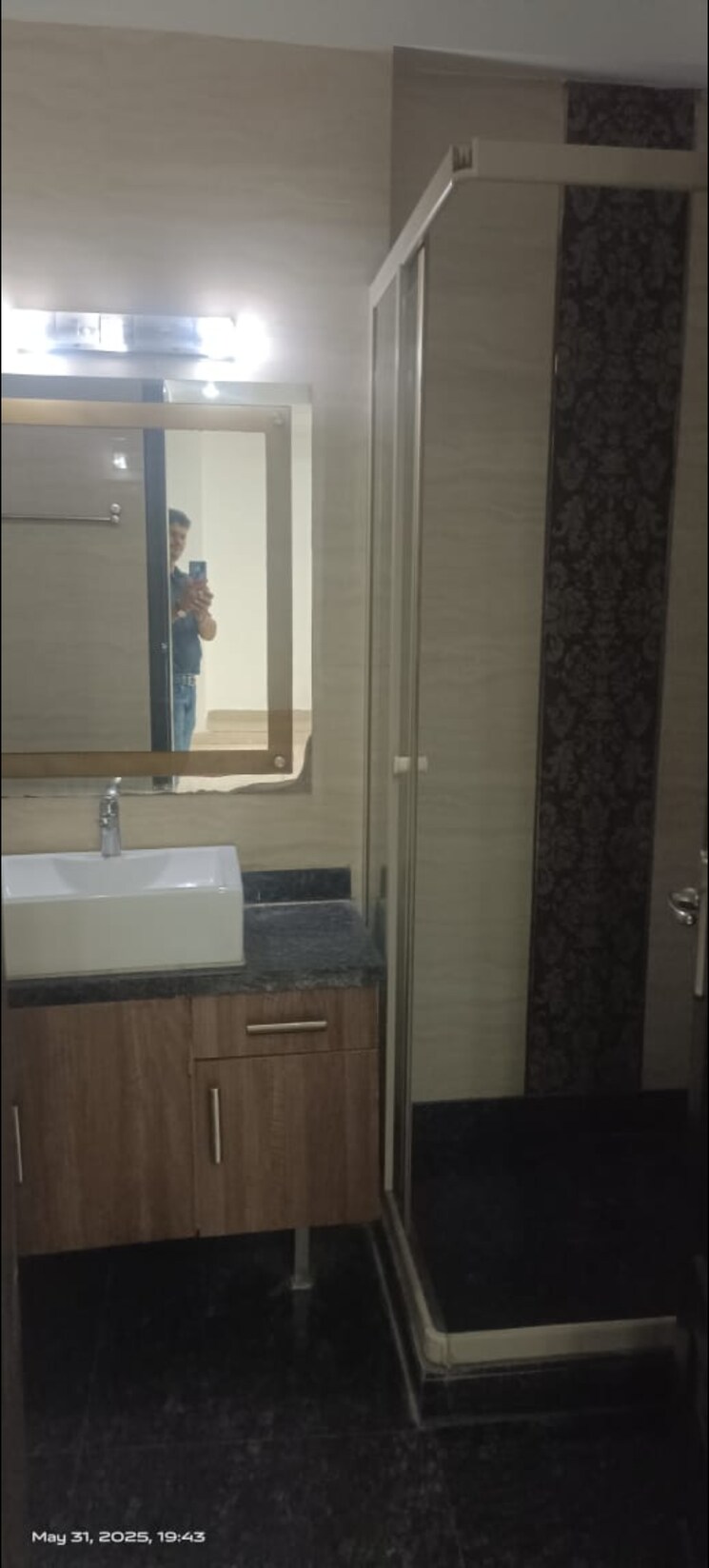 Bathroom, sarvodaya enclave 3 Bedroom 250 Sq.Yd. Builder Floor In Sarvodaya Enclave Delhi 8761881