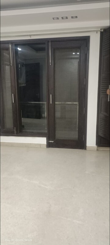 Building Lobby in 3 BHK Builder Floor at Sarvodaya Enclave – for Rent