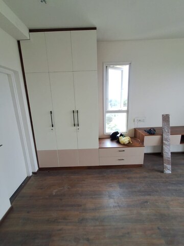 Room in 3 BHK Apartment at Godrej Aqua, International Airport Road – for Rent