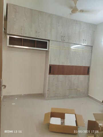 Room in 2 BHK Apartment at Tech Zone 4 Greater Noida – for Rent