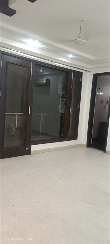 Building Lobby in 3 BHK Builder Floor at Sarvodaya Enclave – for Rent