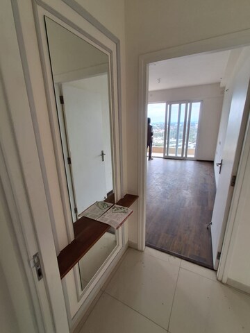 Room in 3 BHK Apartment at Godrej Aqua, International Airport Road – for Rent