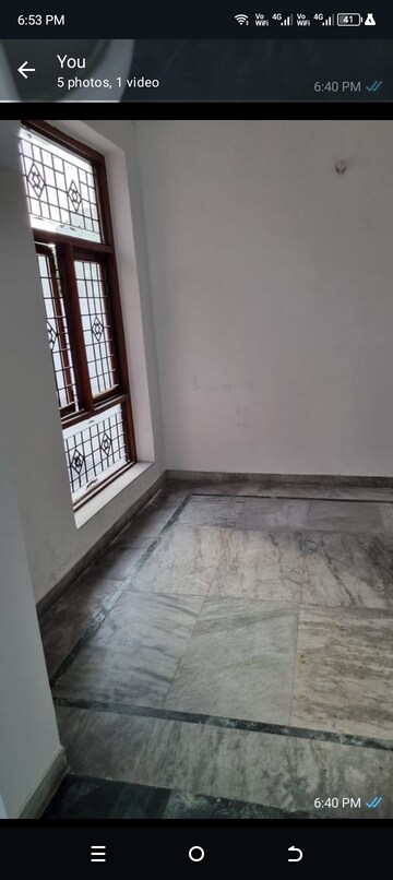 Room in 2.5 BHK Independent House at Omicron 1a Greater Noida – for Rent
