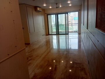 Room in 2.5 BHK Apartment at Kanakia Paris, Bandra East – for Rent