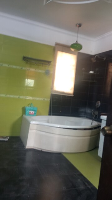 Bathroom in 1 BHK Builder Floor at Sector 47 – for Rent
