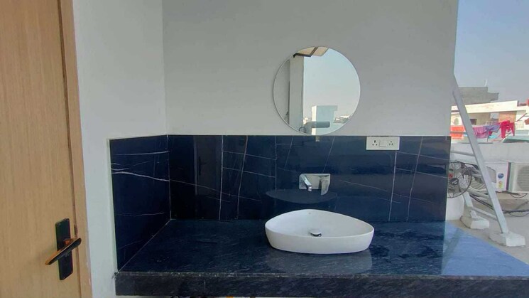 Attached Bathroom, gomti nagar 2 Bedroom 1250 Sq.Ft. Independent House In Gomti Nagar Lucknow 8761917